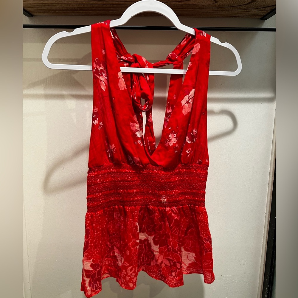 Brinkley Smocked Tank
Boho print
Ties in back
Red